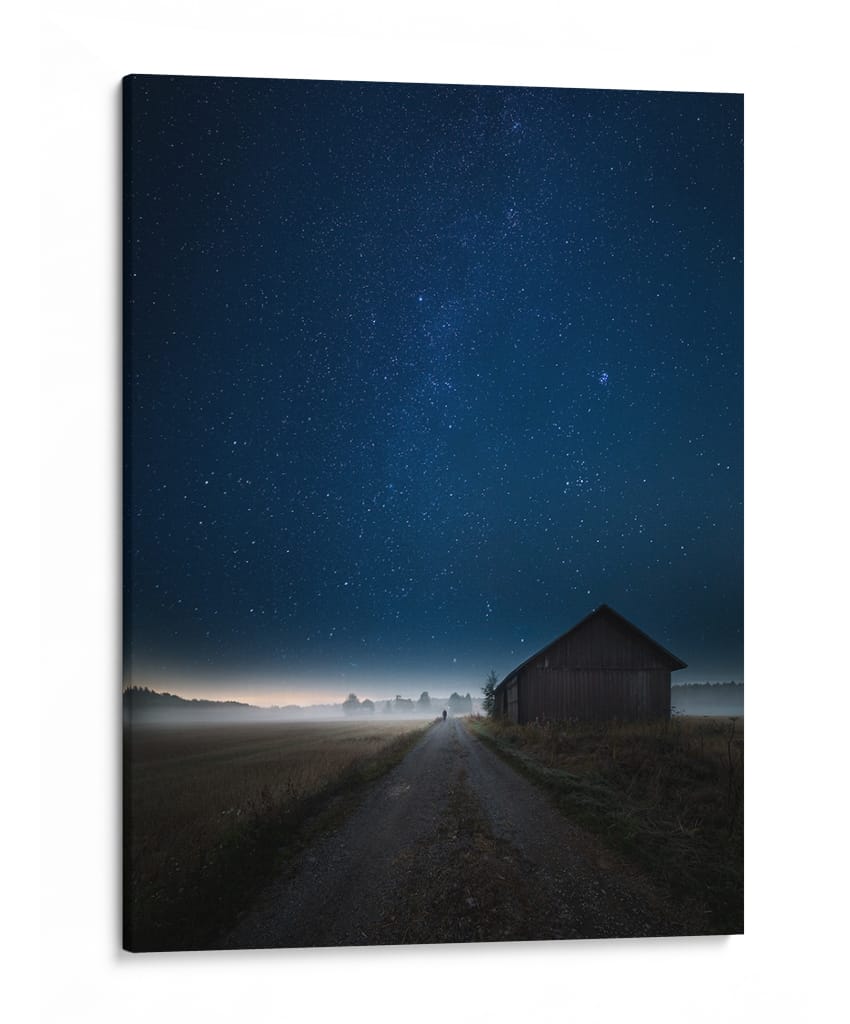 Granero bajo la noche estrellada - Mika Suutari | Cuadro decorativo de Canvas Lab