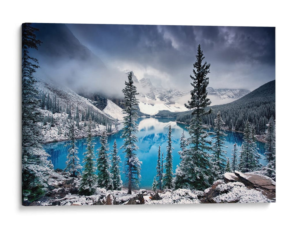Montañas azules de invierno - Trevor Cole | Cuadro decorativo de Canvas Lab