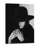 Mujer misteriosa con sombrero - Bobby Kostadinov | Cuadro decorativo de Canvas Lab