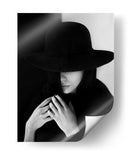 Mujer misteriosa con sombrero - Bobby Kostadinov | Cuadro decorativo de Canvas Lab