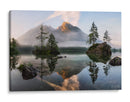 Lago de la montaña brumosa - Daniel Gastager | Cuadro decorativo de Canvas Lab