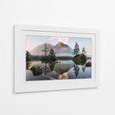 Lago de la montaña brumosa - Daniel Gastager | Cuadro decorativo de Canvas Lab