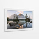 Lago de la montaña brumosa - Daniel Gastager | Cuadro decorativo de Canvas Lab