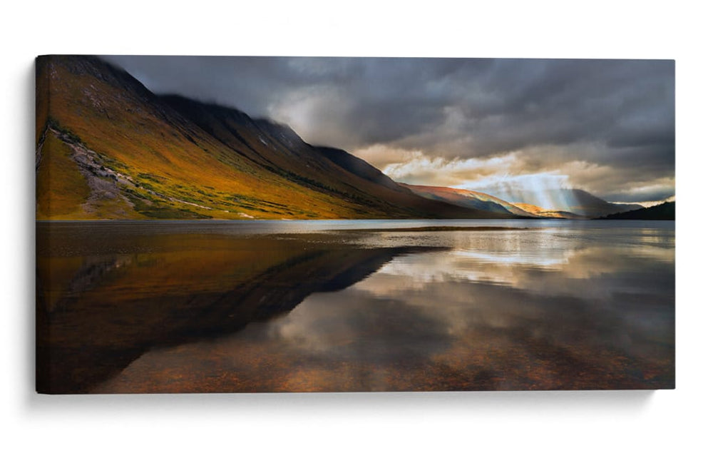 Reflejo de montaña iluminado por el sol - John Fan | Cuadro decorativo de Canvas Lab