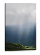 Rayos de sol en la montaña brumosa - Andy Ritonga | Cuadro decorativo de Canvas Lab