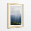 Rayos de sol en la montaña brumosa - Andy Ritonga | Cuadro decorativo de Canvas Lab