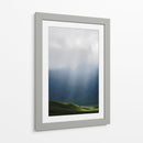 Rayos de sol en la montaña brumosa - Andy Ritonga | Cuadro decorativo de Canvas Lab