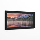 Reflejo del lago de la montaña brumosa - Andreas Wonisch | Cuadro decorativo de Canvas Lab