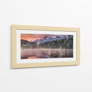 Reflejo del lago de la montaña brumosa - Andreas Wonisch | Cuadro decorativo de Canvas Lab