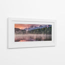 Reflejo del lago de la montaña brumosa - Andreas Wonisch | Cuadro decorativo de Canvas Lab