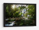 Cascada de la jungla iluminada por el sol - Woraphon Banchobdi | Cuadro decorativo de Canvas Lab