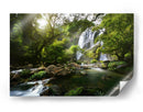 Cascada de la jungla iluminada por el sol - Woraphon Banchobdi | Cuadro decorativo de Canvas Lab