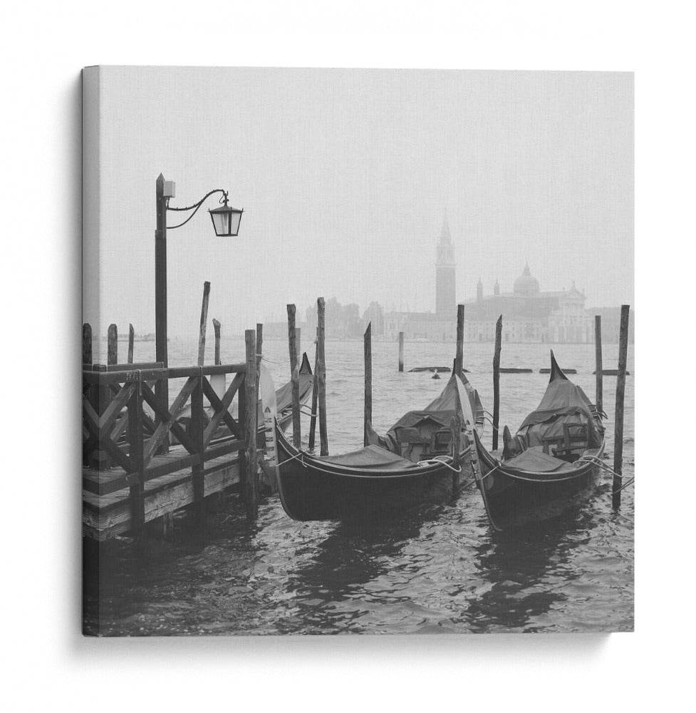 Góndolas de la brumosa Venecia - YuppiDu | Cuadro decorativo de Canvas Lab