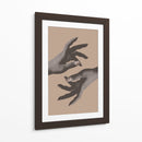 Manos elegantes que se extienden - Fluidys Studio III | Cuadro decorativo de Canvas Lab