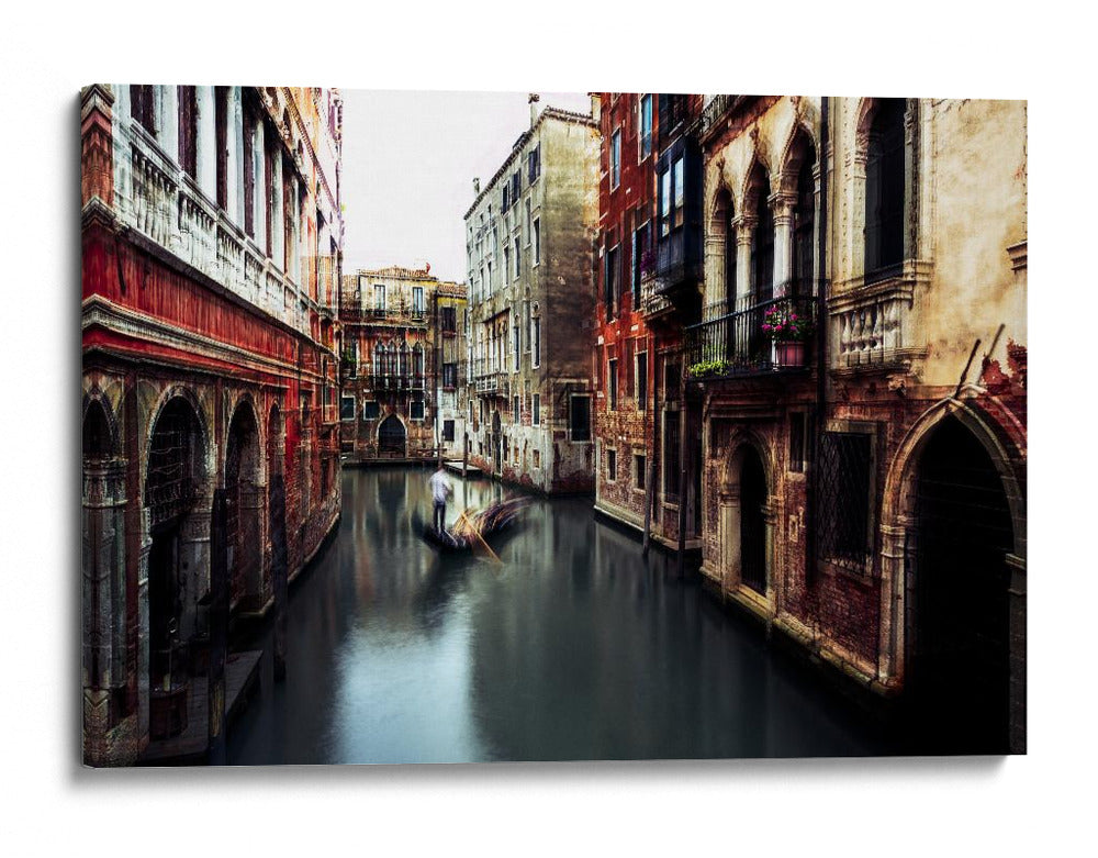 Paseo por los canales de Venecia con un ambiente melancólico. - Carmine Chiriaco | Cuadro decorativo de Canvas Lab