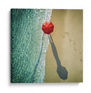 Paseo por la playa de la sombrilla roja - ambra | Cuadro decorativo de Canvas Lab
