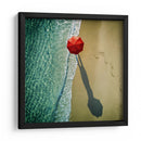 Paseo por la playa de la sombrilla roja - ambra | Cuadro decorativo de Canvas Lab