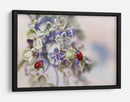 Mariquitas en flores suaves - Ellen van Deelen | Cuadro decorativo de Canvas Lab