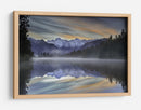 Reflejo en la montaña brumosa - Greg Metro | Cuadro decorativo de Canvas Lab