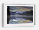 Reflejo en la montaña brumosa - Greg Metro | Cuadro decorativo de Canvas Lab