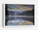Reflejo en la montaña brumosa - Greg Metro | Cuadro decorativo de Canvas Lab