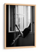 Piernas elegantes abren la ventana - Lorna Kijurko | Cuadro decorativo de Canvas Lab