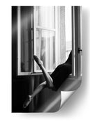 Piernas elegantes abren la ventana - Lorna Kijurko | Cuadro decorativo de Canvas Lab
