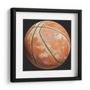 Balón de baloncesto naranja desgastado - Marika Barsrsind | Cuadro decorativo de Canvas Lab