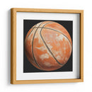 Balón de baloncesto naranja desgastado - Marika Barsrsind | Cuadro decorativo de Canvas Lab