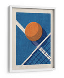 Perspectiva de cancha de tenis minimalista: pelota naranja y red - Daniel Coulmann | Cuadro decorativo de Canvas Lab