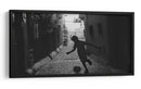 El chico del futbol callejero - Markos Tsoukalas | Cuadro decorativo de Canvas Lab
