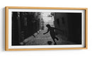 El chico del futbol callejero - Markos Tsoukalas | Cuadro decorativo de Canvas Lab