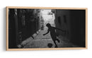 El chico del futbol callejero - Markos Tsoukalas | Cuadro decorativo de Canvas Lab