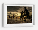 Partido de futbol al atardecer - Anisur Rahman | Cuadro decorativo de Canvas Lab