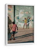 La alegría del juego de futbol en la calle - Andy Bauer | Cuadro decorativo de Canvas Lab
