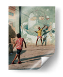 La alegría del juego de futbol en la calle - Andy Bauer | Cuadro decorativo de Canvas Lab