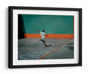 Un niño, un balón y una pared - Andy Bauer | Cuadro decorativo de Canvas Lab