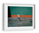 Un niño, un balón y una pared - Andy Bauer | Cuadro decorativo de Canvas Lab