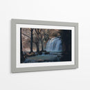Cascada en Penumbra - Ulises Páez | Cuadro decorativo de Canvas Lab