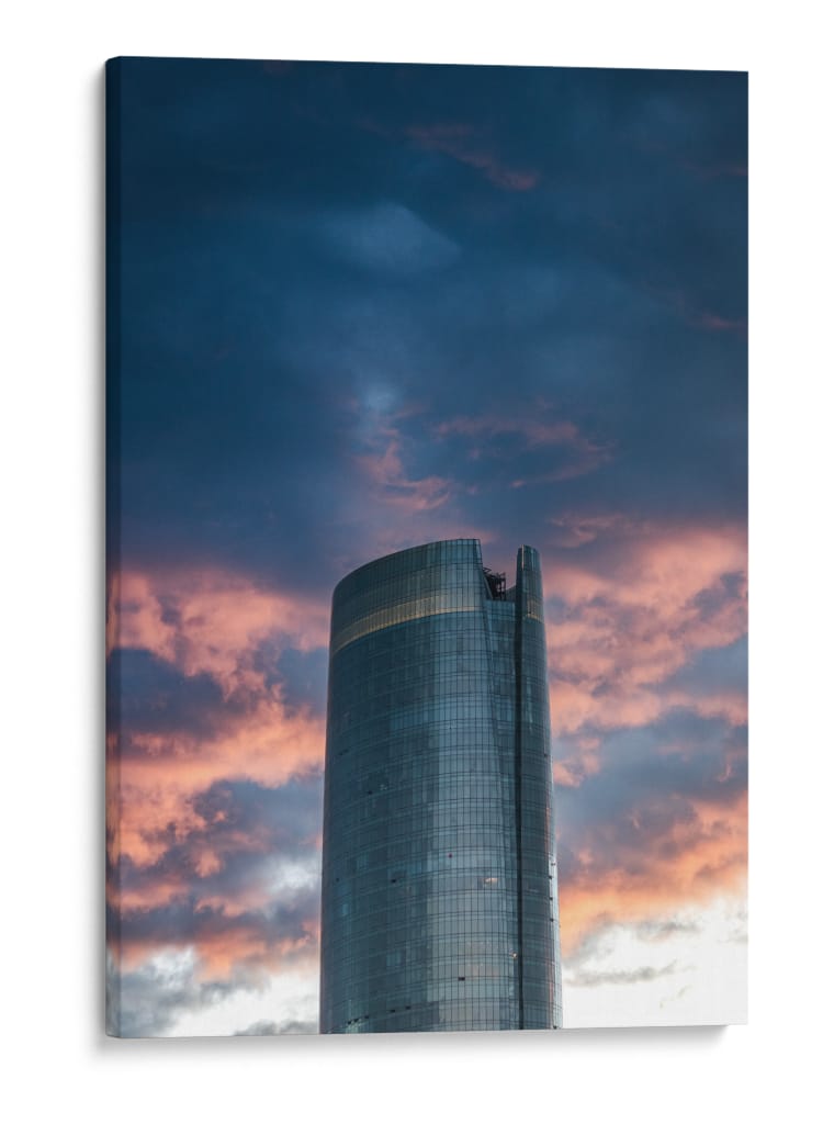 Torre Mítikah bajo el cielo encendido - Ulises Páez | Cuadro decorativo de Canvas Lab