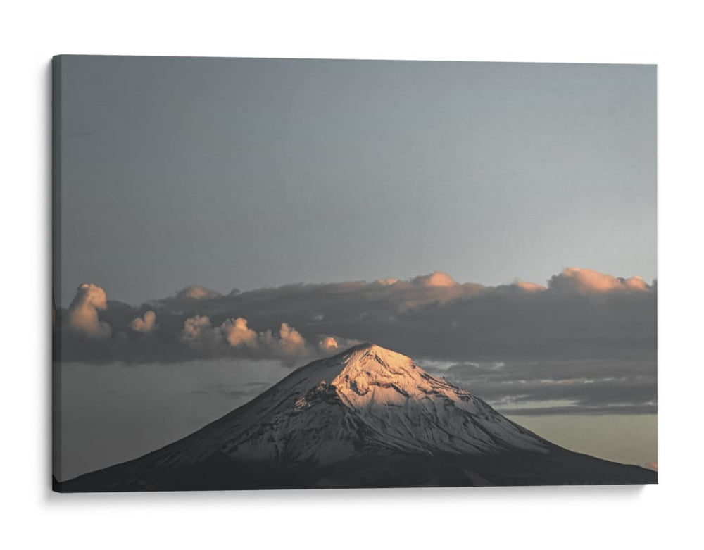 Volcán al primer resplandor - Ulises Páez | Cuadro decorativo de Canvas Lab