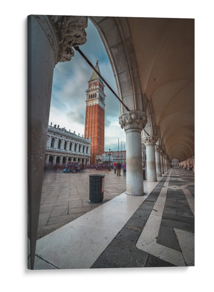 Bajo los pórticos de la plaza - Ulises Páez | Cuadro decorativo de Canvas Lab