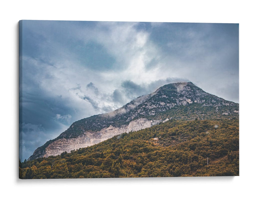 La montaña en vigilia - Ulises Páez | Cuadro decorativo de Canvas Lab