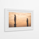 Los santos conversan al atardecer - Ulises Páez | Cuadro decorativo de Canvas Lab