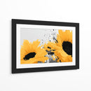 Primer plano de girasoles en fondo neutro - DIEGO D L | Cuadro decorativo de Canvas Lab