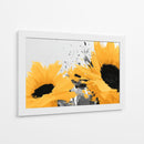 Primer plano de girasoles en fondo neutro - DIEGO D L | Cuadro decorativo de Canvas Lab