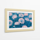 Flores rosas con fondo azul - DIEGO D L | Cuadro decorativo de Canvas Lab