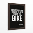 Frase de Valentino Rossi Lo más importante es divertirse en la moto - Vicky Hanggara | Cuadro decorativo de Canvas Lab