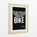 Frase de Valentino Rossi Lo más importante es divertirse en la moto - Vicky Hanggara | Cuadro decorativo de Canvas Lab