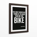 Lo más importante es divertirse en la bicicleta - Vicky Hanggara | Cuadro decorativo de Canvas Lab